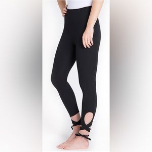 Lyssé Wrap Ankle Black Leggings